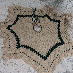 Handmade Beige and Green Crochet Christmas Tree Skirt NEW
